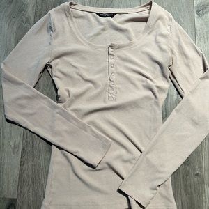 Light long sleeve top